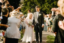 cotswolds wedding london wedding photographer bampton english wedding