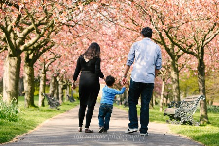 london-family-photoshoot-pink-cherry-blossoms-greenwich