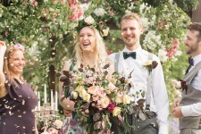 modern-vintage-london-wedding-wild-flowers-vintage-jewellery-bold-colourful-wedding-photographer-lily-sawyer-photo_0020