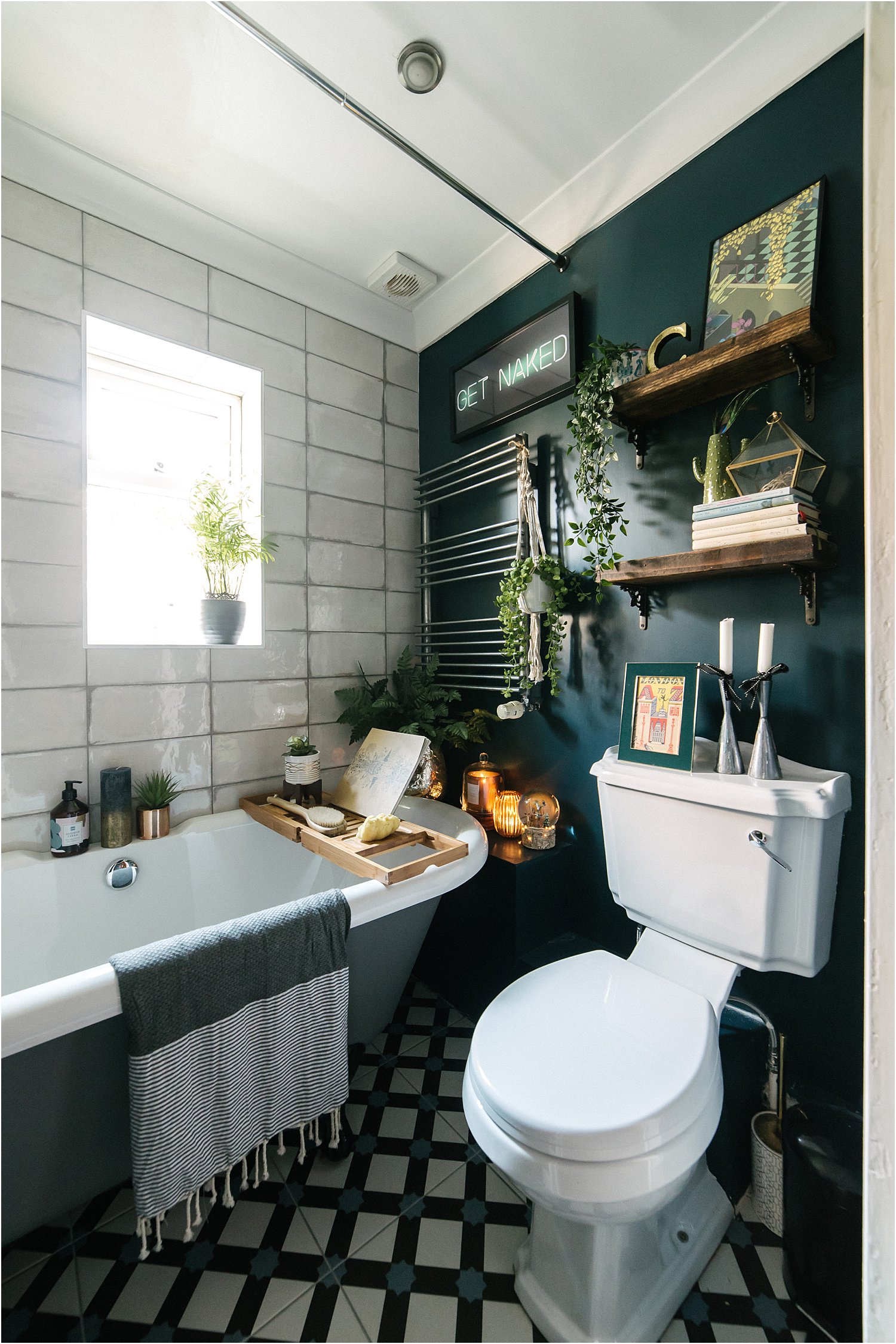 dark-maximalist-hague-blue-bathroom-room-eclectic-cosy-vintage-lily-sawyer-photo