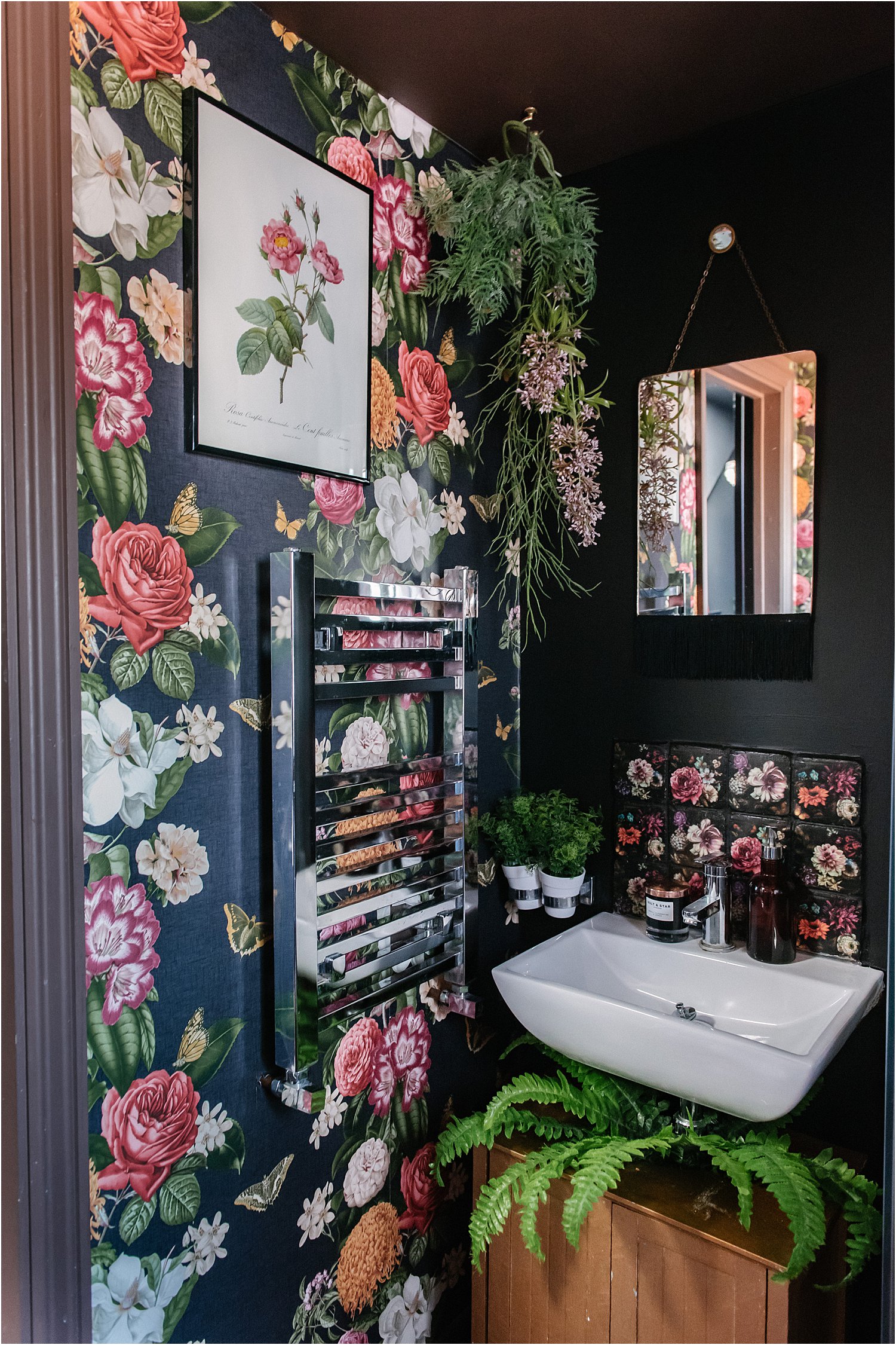 dark-floral-jungle-interiors-graham-brown-wallpaper-paint